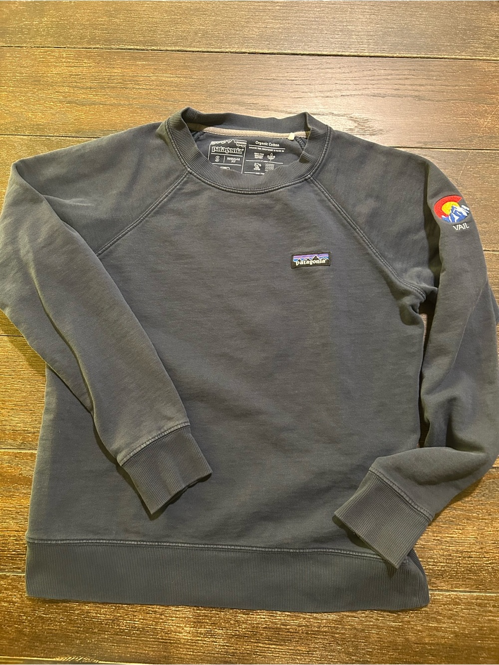 Patagonia Navy Organic Crewneck Sweatshirt with embroidered Vail,CO Sleeve Patch